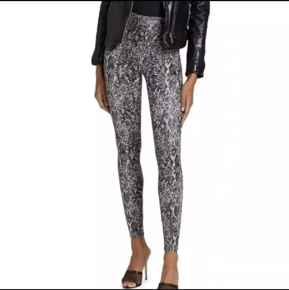 NWT Spanx Faux Leather Grey Snake Shine Leggings Contoured Waistband Size Medium